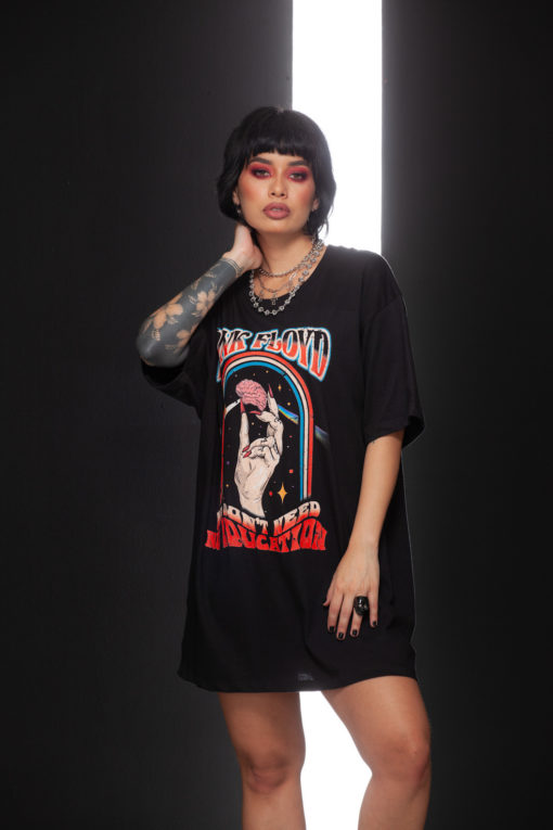 Camiseta oversize We don´t need no education