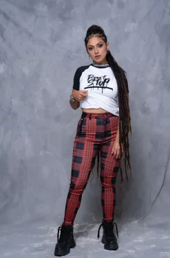 Sublimated pants with an exclusive checkered design from our brand, fitted silhouette, high rise, patch-style back pockets, decorative front pockets with pointed rivets, front closure, and belt loops. / Pantalón sublimado con diseño de cuadros exclusivo de nuestra marca, silueta ajustada, tiro alto, bolsillos posteriores tipo parche, bolsillos decorativos delanteros con remaches de punta, cierre delantero y pasadores.