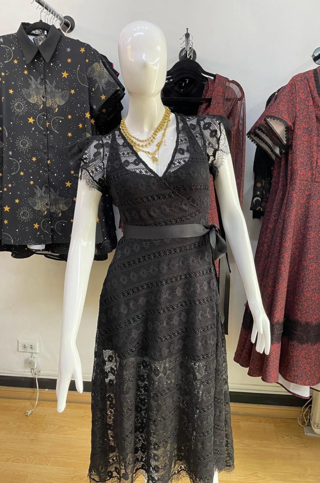 Vestido blonda cruzado María