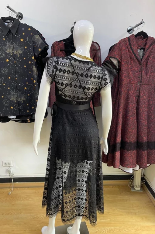 Vestido blonda cruzado María - Imagen 5