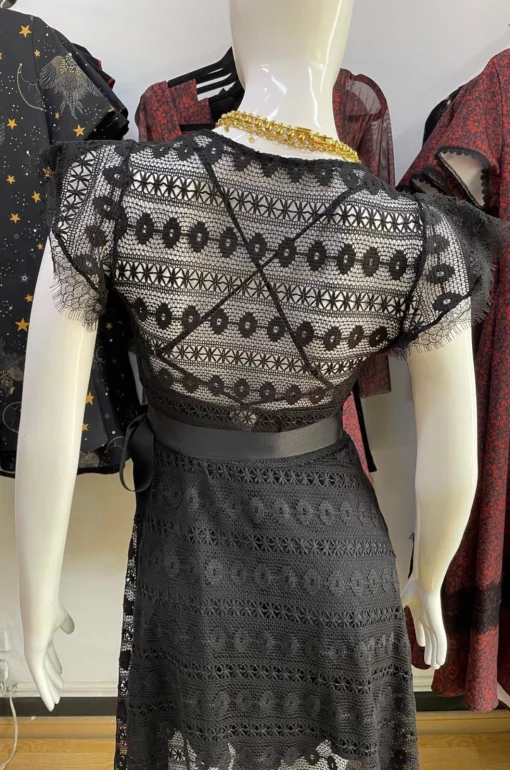 Vestido blonda cruzado María - Imagen 6